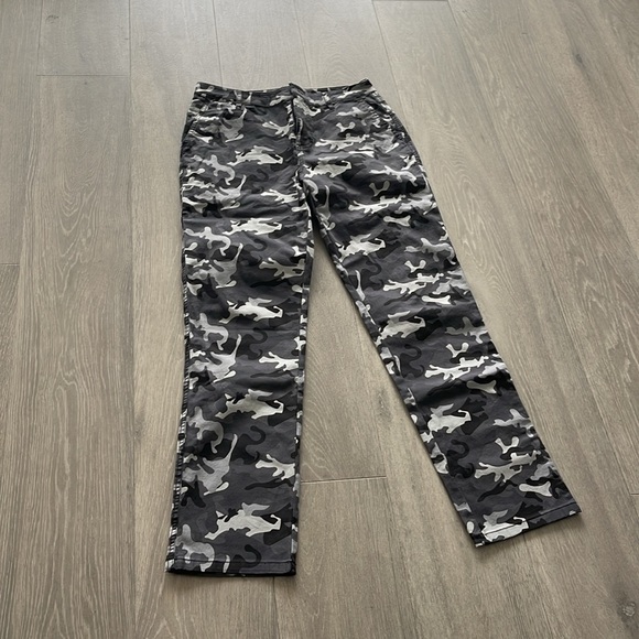 Men’s Camo chinos 30” waist 32” length ASOS DESIGN NWOT - Picture 3 of 6